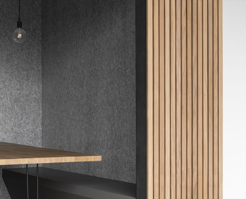 Akoestische wand met open pod