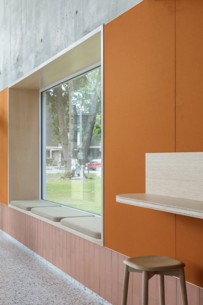 Akoestische wand in PETAC® afgewerkt met wolvilt